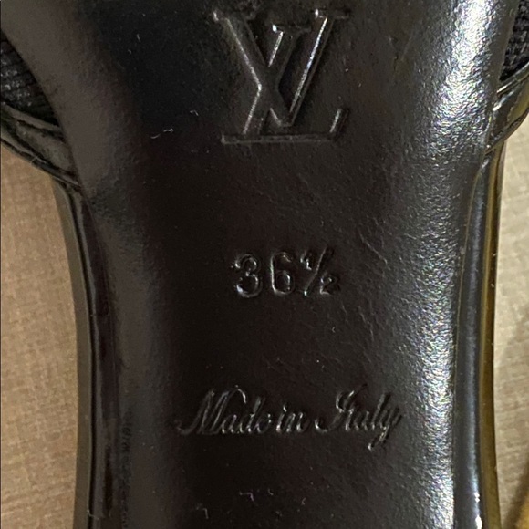 2007 collection Louis Vuitton. Made in Italy. Worn once. In a great condition. - Picture 1 of 6